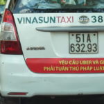 Vi phạm Luật cạnh tranh khi taxi dán khẩu hiệu phản đối?